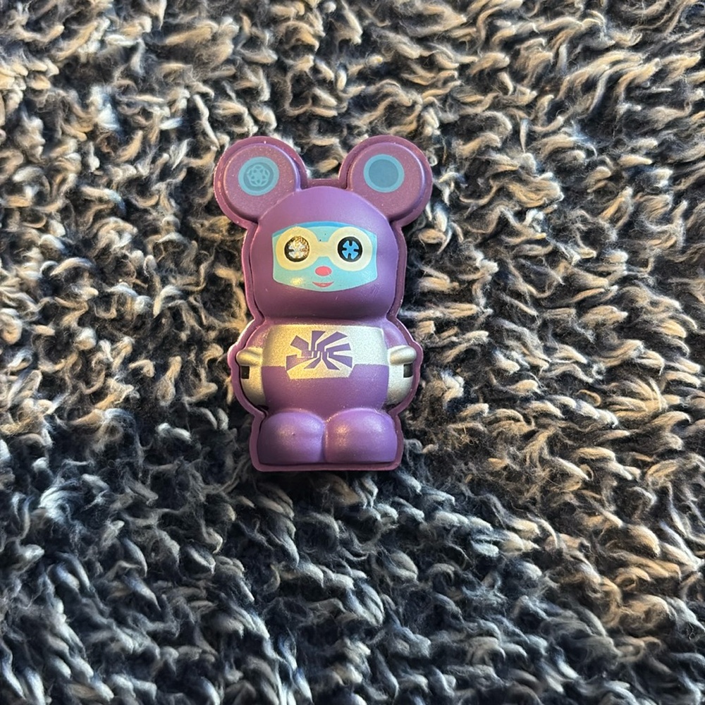 2010 Disney Park World  Vinylmation 3D SMRT-1 Robot Purple Trading Pin